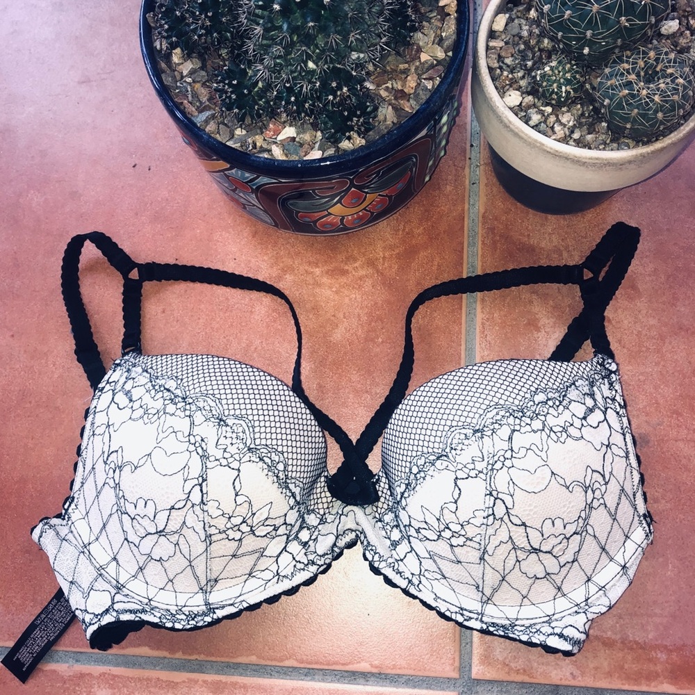 VS Strappy Ultra Push Up Fishnet Lace Bra